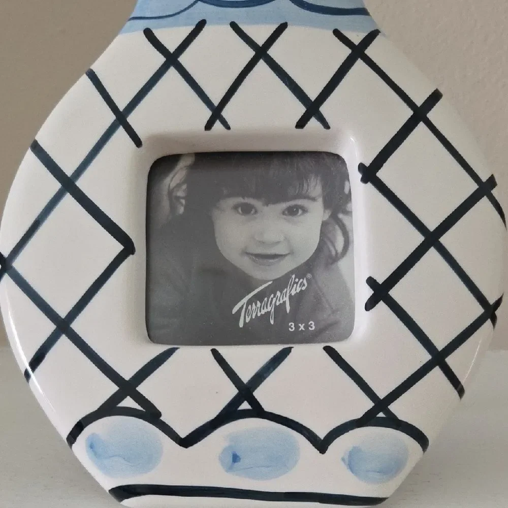 Terragrfics Ceramic Photo Frame In The Shape Of A Vase